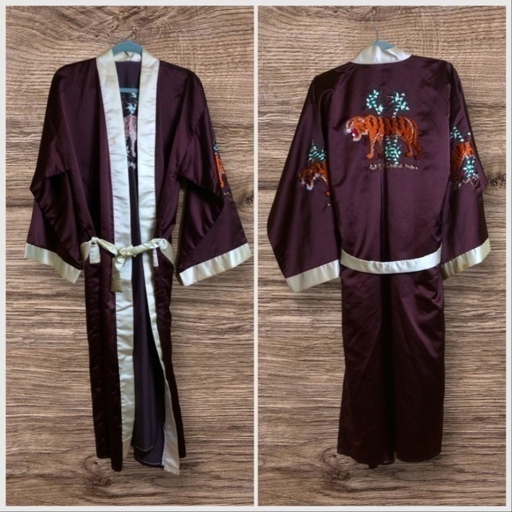 Vintage brown embroidered tiger robe. Satin. One size.